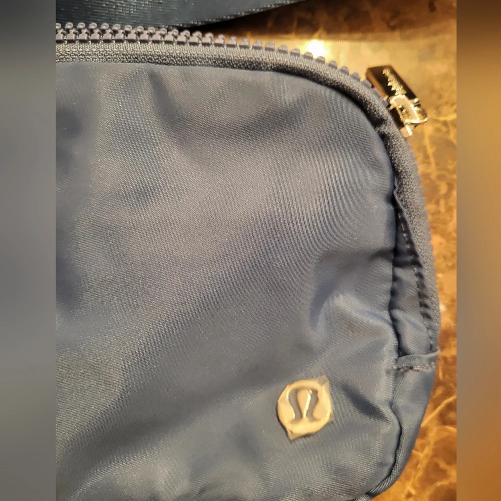 Lululemon Everywhere Belt Bag 1L - Picture 4 of 6